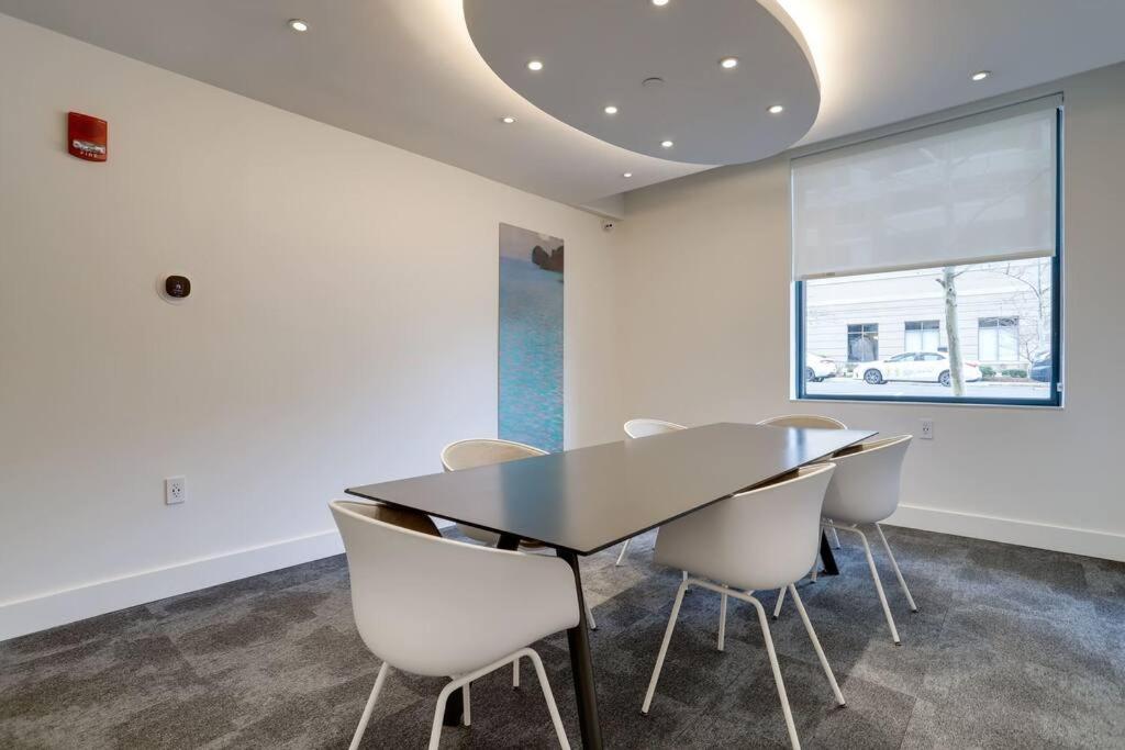 Exclusive Apt In Ballston With Gym Арлингтон Экстерьер фото