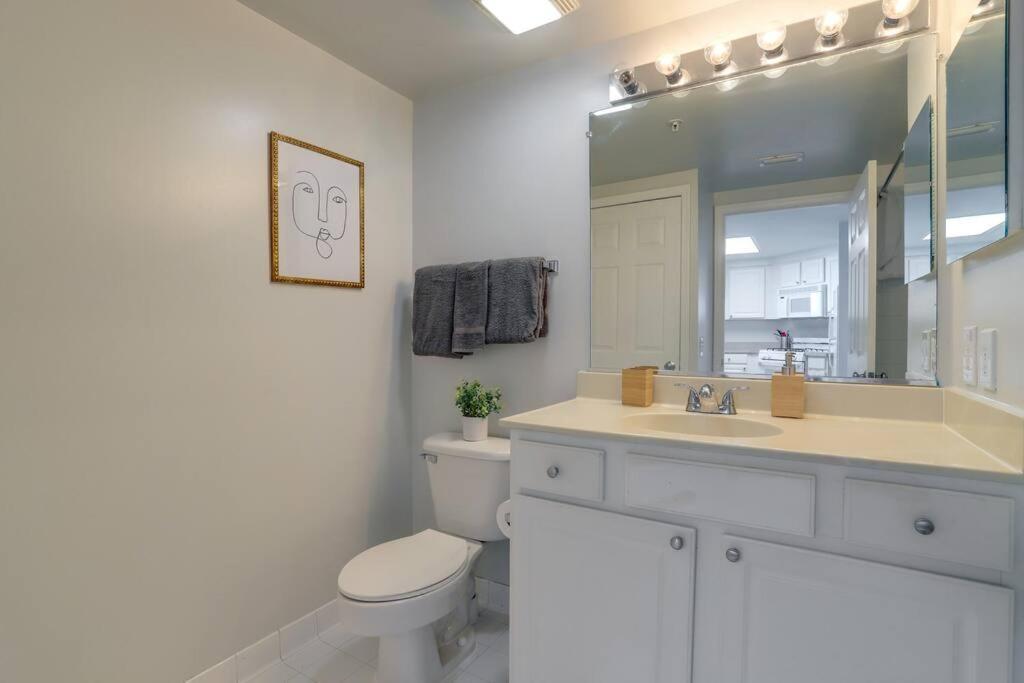 Exclusive Apt In Ballston With Gym Арлингтон Экстерьер фото