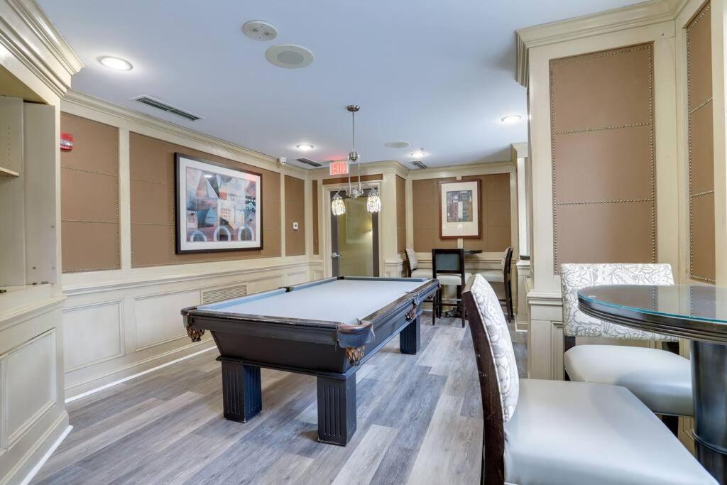 Exclusive Apt In Ballston With Gym Арлингтон Экстерьер фото
